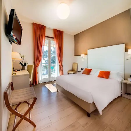Hotel Western Regina Elena 4*