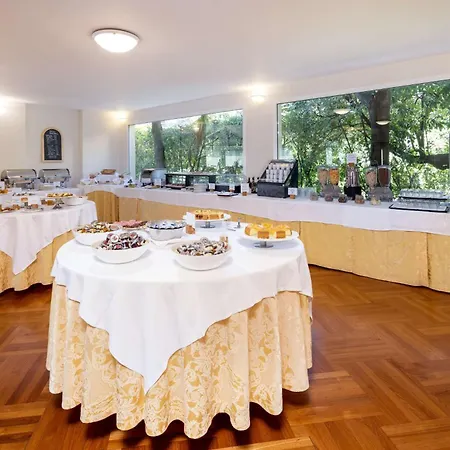 Hotel Western Regina Elena 4*