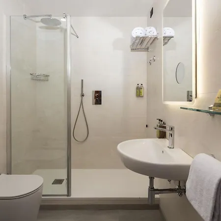 Western Regina Elena Hotell 4*
